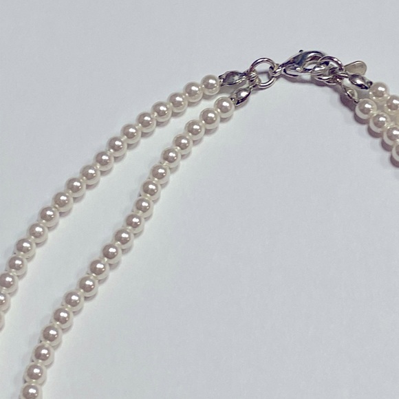 Beautiful RMN Faux Pearl Necklace - Picture 7 of 7